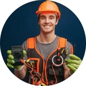 Eletricista residencial em Jundiaí SP realizando atendimento em residência